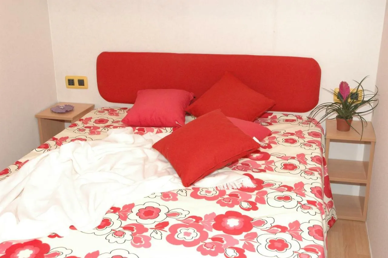 Camping Casa Di Caccia マリーナ・ディ・ビッボーナ 2*,